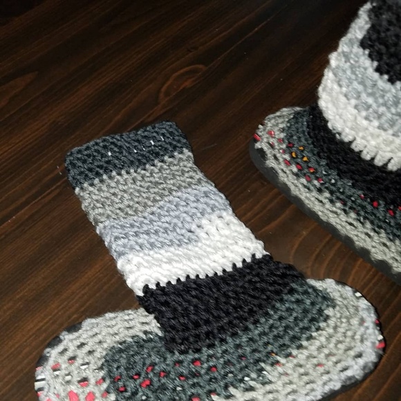 Hand crocheted childs boots with flipflop bottoms - Picture 4 of 4